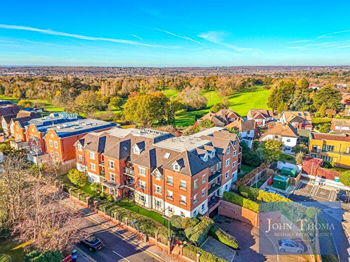 3 Bedroom Flat For Sale In Manor Road, Chigwell, IG7