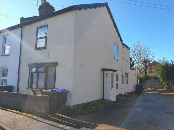 2 Bedroom Property To Rent In Kings Road, Egham, Surrey, TW20