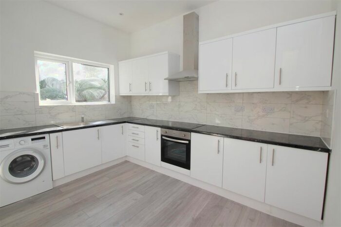 5 Bedroom Maisonette To Rent In Lodge Drive, Palmers Green, London, N13