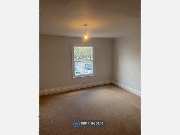 1 Bedroom Flat To Rent In Silver Street, Wiltshire, SP2