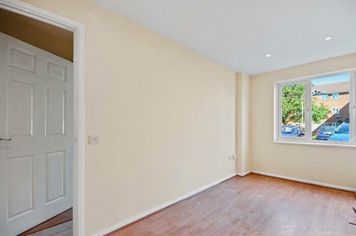 1 Bedroom Flat To Rent In Heathfield Drive, Mitcham, CR4