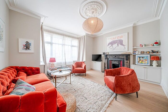 4 Bedroom Semi-Detached House For Sale In Arragon Gardens, Streatham, London, SW16