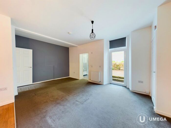 1 Bedroom Flat To Rent In Mid Street, Bathgate, West Lothian, EH48