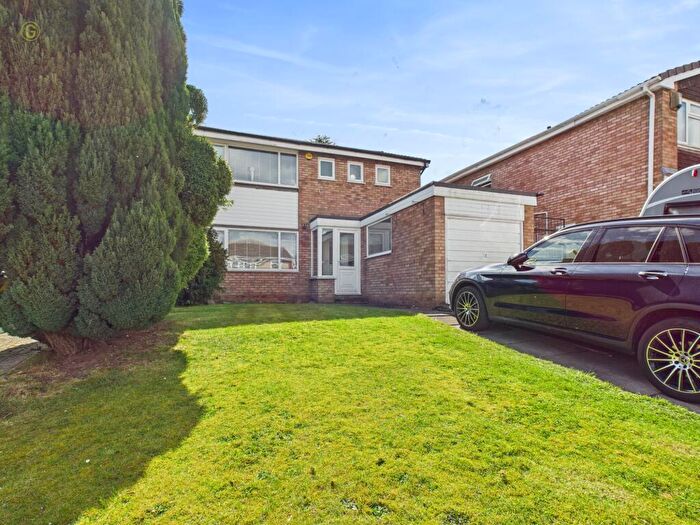 3 Bedroom Detached House For Sale In Delamere Drive, Walsall, WS5