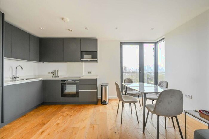 1 Bedroom Flat To Rent In Dock Street, Tower Hill, London, E1