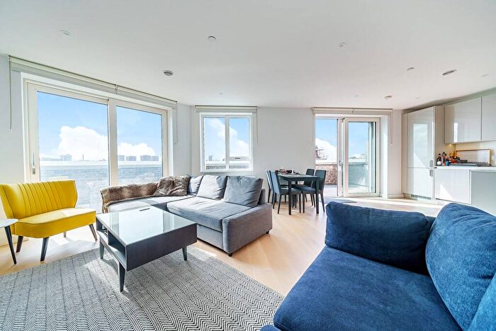 1 Bedroom Flat To Rent In Tarling House, Elephant And Castle, London, SE17
