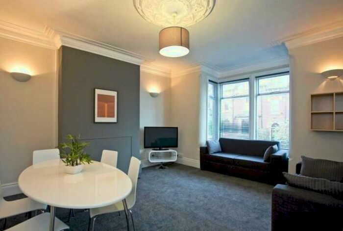 1 Bedroom Terraced House To Rent In Roundhay View, Leeds, West Yorkshire, LS8