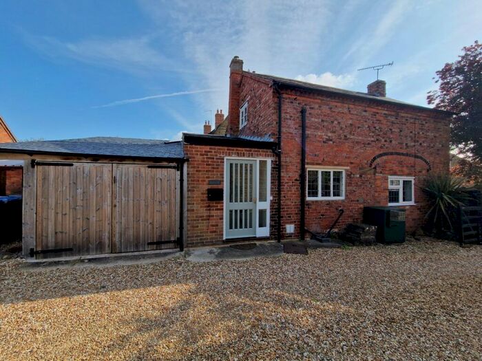 2 Bedroom Cottage To Rent In Bridge Street, Fenny Compton, Warwickshire, CV47