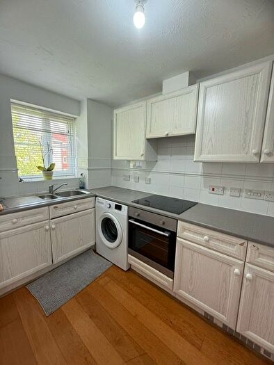 1 Bedroom Flat To Rent In Sten Close, Enfield, EN3