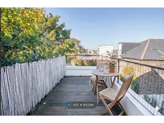 2 Bedroom Maisonette To Rent In Wandsworth Road, London, SW8