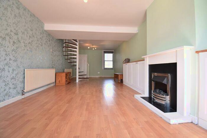 3 Bedroom Semi-Detached House To Rent In Wakering Avenue, Southend-On-Sea, SS3