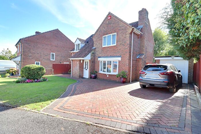 4 Bedroom Detached House For Sale In Thistledown, Horndean, PO8