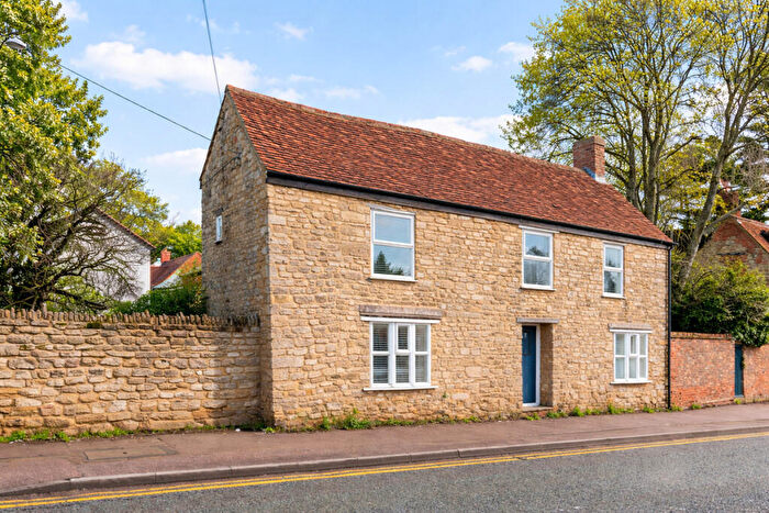 2 Bedroom End Of Terrace House For Sale In Wharf Lane, Old Stratford, Milton Keynes, MK19