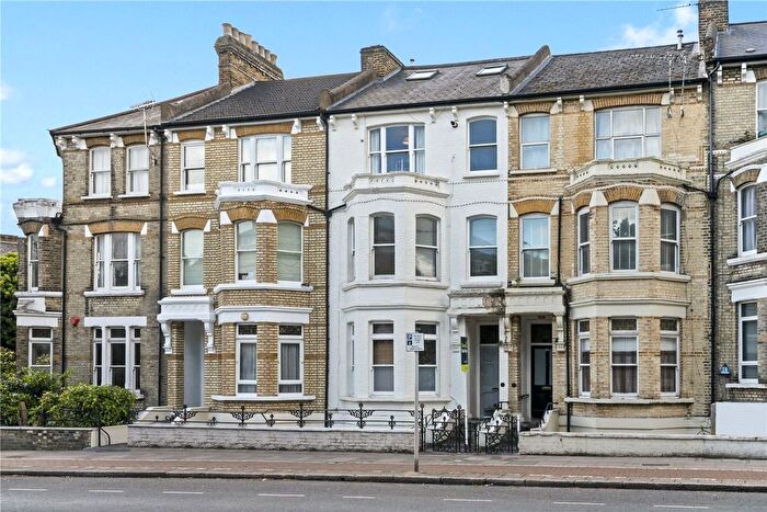 2 Bedroom Flat For Sale In St Margarets Road, St Margarets, TW1