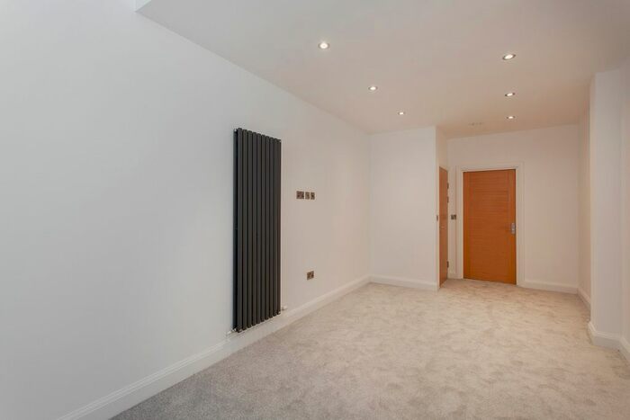 2 Bedroom Flat To Rent In Welmar Mews, London, SW4