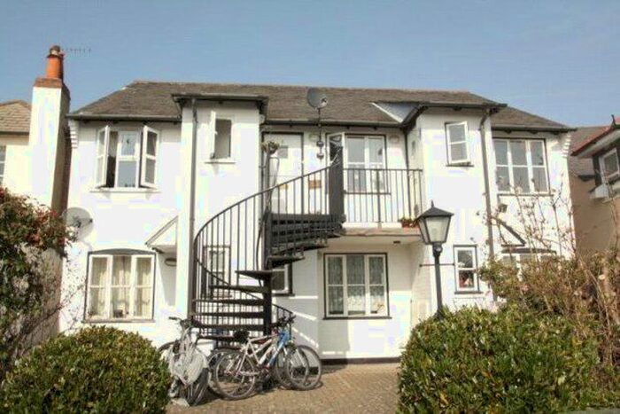 1 Bedroom Flat To Rent In The Cloisters, Woking, GU22
