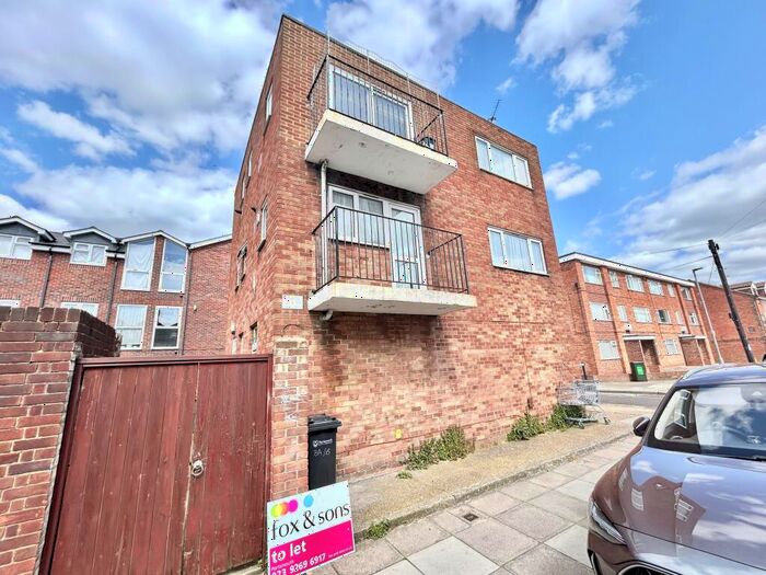 1 Bedroom Flat To Rent In Clive Road, Portsmouth, PO1