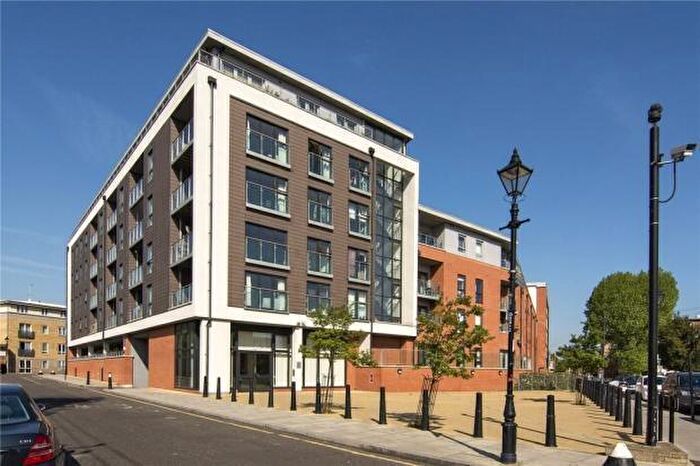 2 Bedroom Apartment To Rent In Windsor Court, Mostyn Grove, Bow, E3