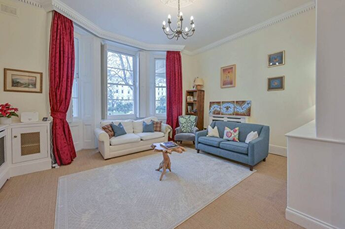 3 Bedroom Flat For Sale In St Georges Square, Pimlico, London, SW1V