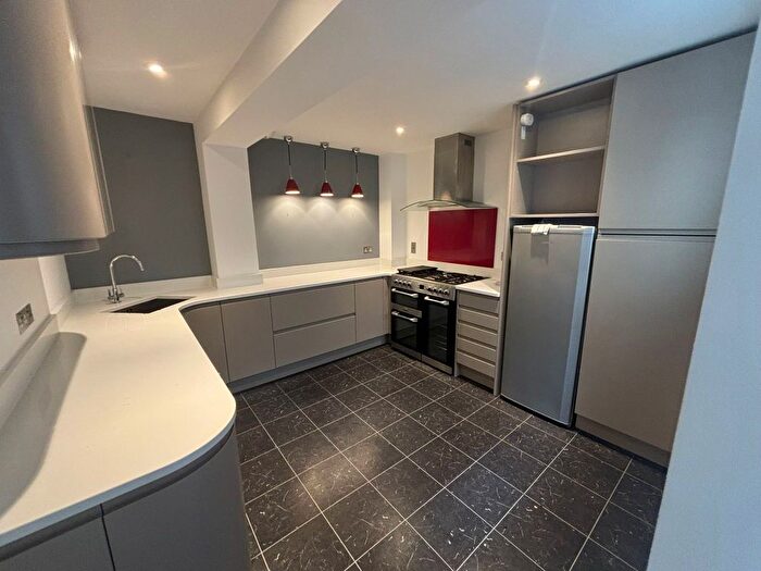 2 Bedroom Cottage To Rent In Bath Place, Taunton, TA1