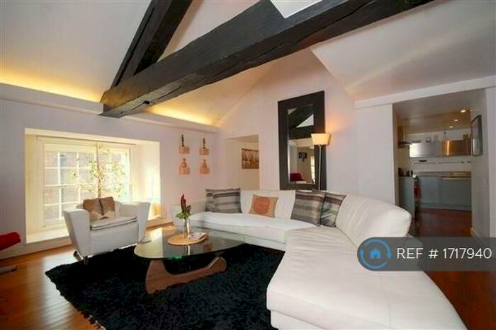 2 Bedroom Flat To Rent In The Highway, London, E1W