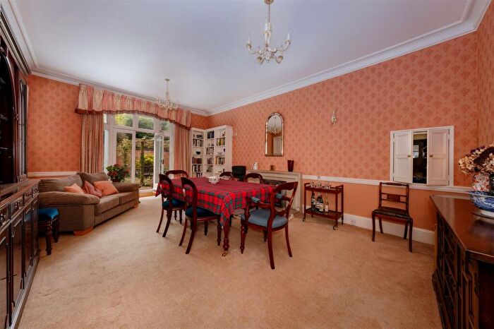 5 Bedroom Semi-Detached House For Sale In Clarendon Square, Leamington Spa, CV32