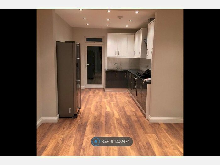 4 Bedroom Semi-Detached House To Rent In Gordon Road, Ashford TW15