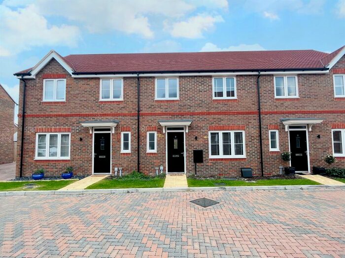 3 Bedroom Terraced House For Sale In Vaisey Close, Tring, HP23