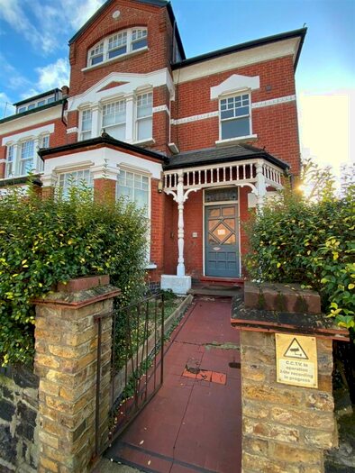 Flat To Rent In Haringey Park, Crouch End, London, N8