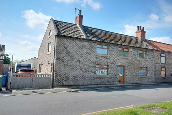 4 Bedroom Semi-Detached House For Sale In Queen Street, Eastrington, DN14