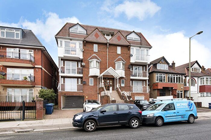 3 Bedroom Flat To Rent In Queens Road, London, NW4