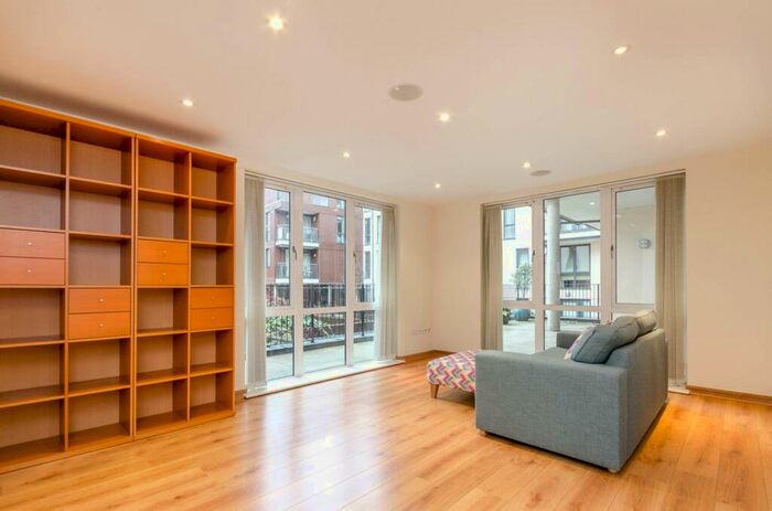 2 Bedroom Flat To Rent In Martyr Road, Guildford, GU1