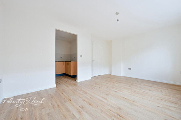 1 Bedroom Apartment For Sale In Locksons Close, London, E14