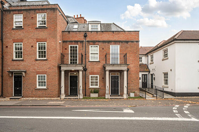 2 Bedroom Flat For Sale In Nicole Lodge, Carshalton, SM5