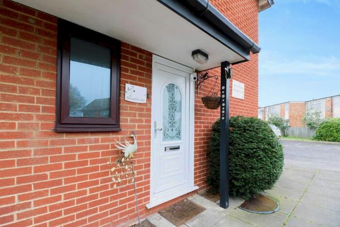 2 Bedroom Flat To Rent In Disraeli Court, Sutton Place, Langley, SL3