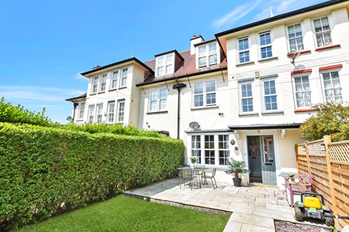 4 Bedroom Town House For Sale In The Park, Scalby, Scarborough, YO13