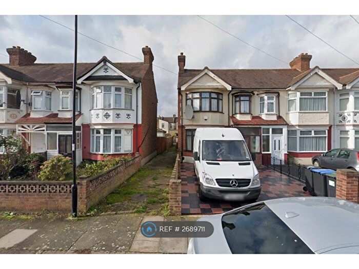 4 Bedroom Terraced House To Rent In Collinwood Avenue, Enfield, EN3