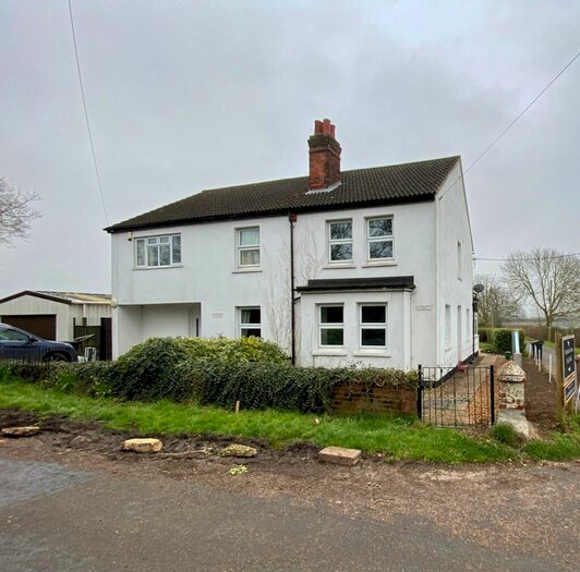 3 Bedroom Semi-Detached House To Rent In Lower Green, Galleywood, Chelmsford, CM2