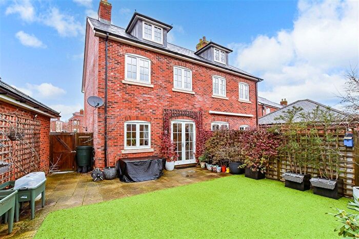 4 Bedroom Semi-detached House For Sale In Holdstock Road, Tenterden, Kent, TN30