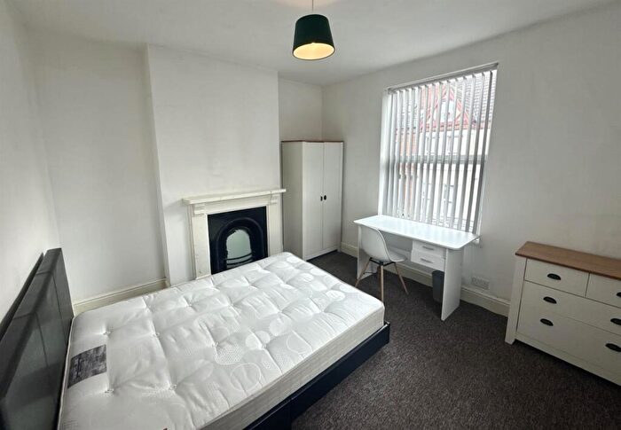 4 Bedroom End Of Terrace House To Rent In Sefton Road, Birmingham, B16
