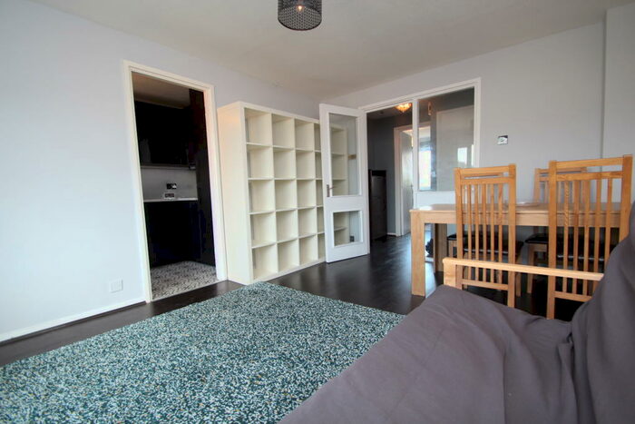 1 Bedroom Flat To Rent In Middlefields, Croydon, CR0