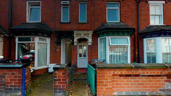 3 Bedroom Terraced House To Rent In West Parade. - Student Let /, LN1