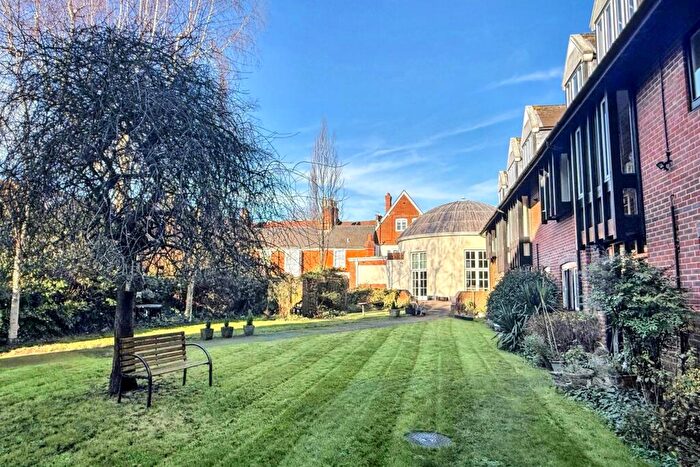 2 Bedroom Retirement Property For Sale In Salisbury, SP1