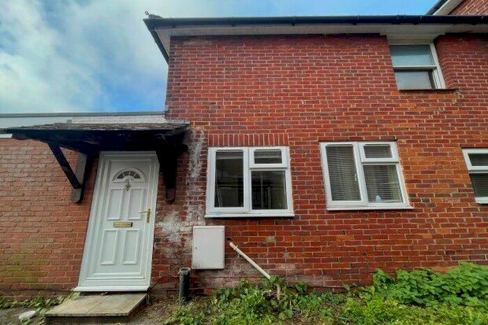 1 Bedroom Maisonette To Rent In Station Road, Southampton, SO19