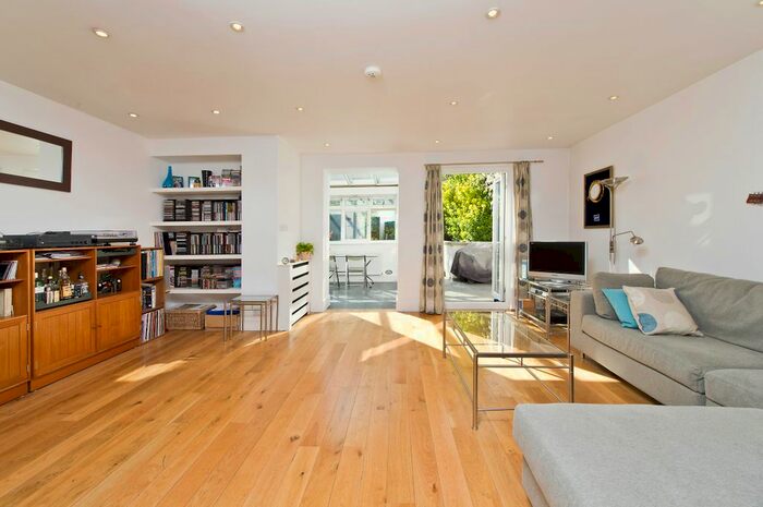 2 Bedroom Flat To Rent In Kildare Terrace, Notting Hill, London, Uk, W2