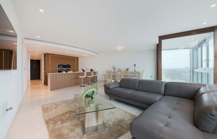 2 Bedroom Flat To Rent In The Tower, Vauxhall, SW8
