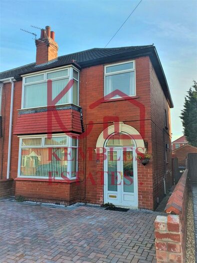3 Bedroom Semi-Detached House To Rent In Harrowden Road, Doncaster, DN2