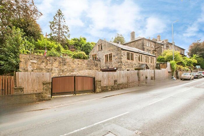 3 Bedroom Detached House For Sale In Burnley Road, Luddendenfoot, Halifax, HX2