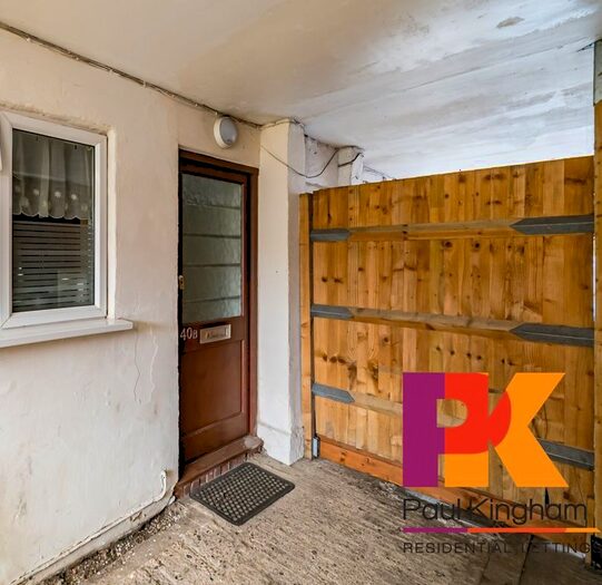 3 Bedroom Flat To Rent In Abercromby Avenue, High Wycombe, HP12