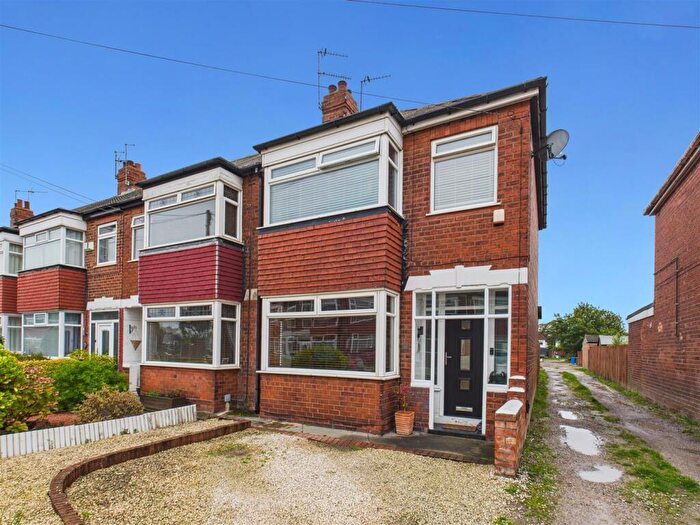 3 Bedroom End Of Terrace House For Sale In Bernadette Avenue, Hull, HU4